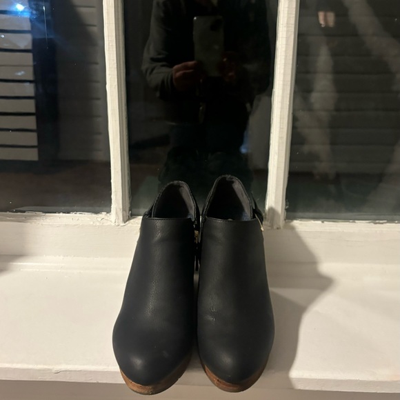 Dr. Scholls Bootie - Picture 2 of 7